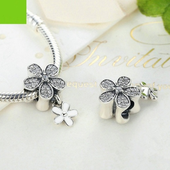 Jewelry - DOUBLE FLOWER PENDANT AND CHAIN